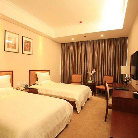 Greentree Inn Beijing Daxing Huangcun Qingyuan Road Metro Station Express Hotel Bagian luar foto